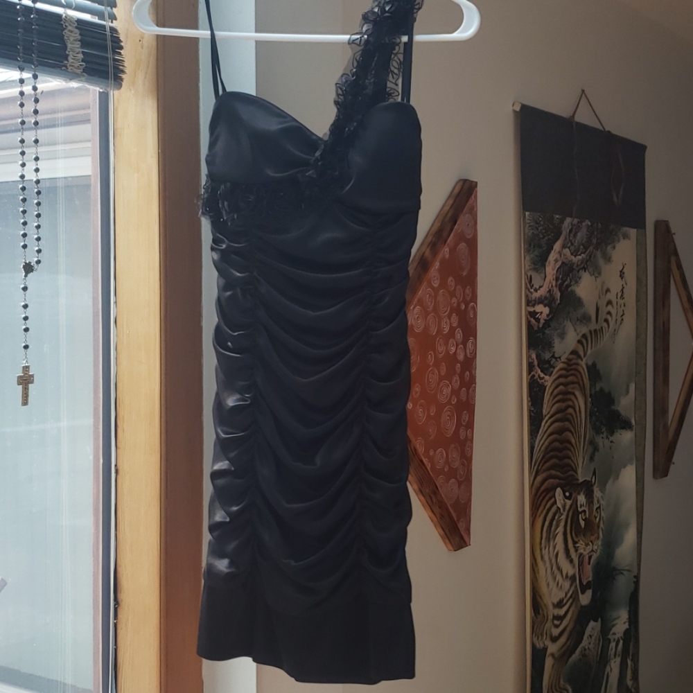 Dress - Picture 1 of 3